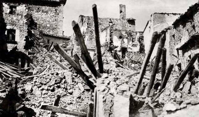 Efectes del bombardeig en la localitat d'Ares del Maestrat.